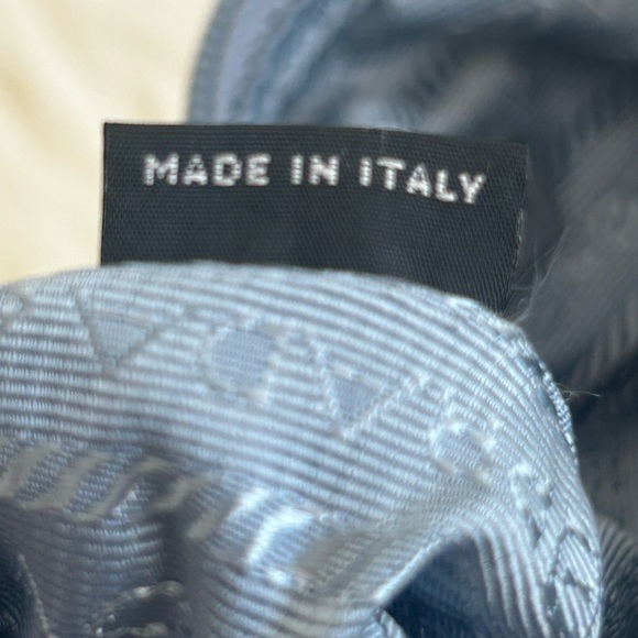 Prada Re-edition Bag "Sold" - Picture 5 of 15